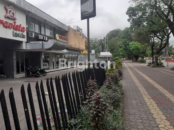 image BANGUNAN LUAS HITUNG TANAH DI SLAMET RIYADI !! JANTUNG KOTA SOLO (3)