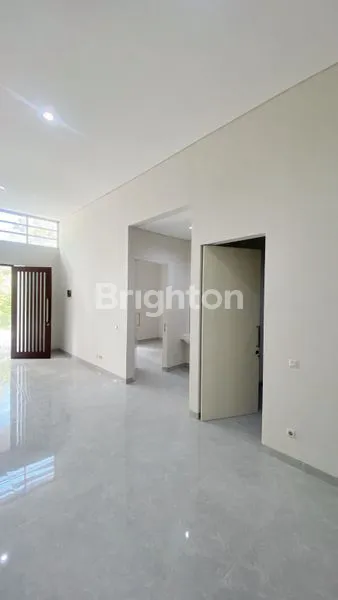 image RUMAH CANTIK 1 LT CITRALAND UTARA SURABAYA (2)