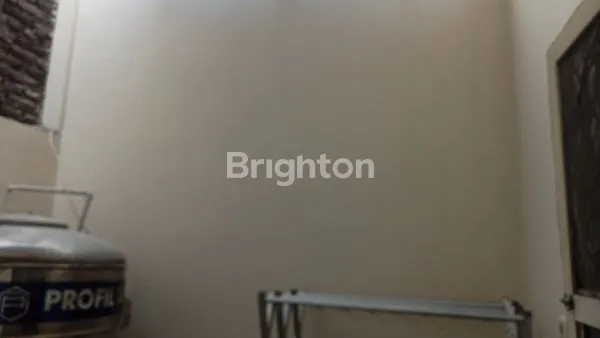 image RUMAH BARU RENOVASI SATU SETENGAH LANTAI LOKASI STRATEGIS (7)