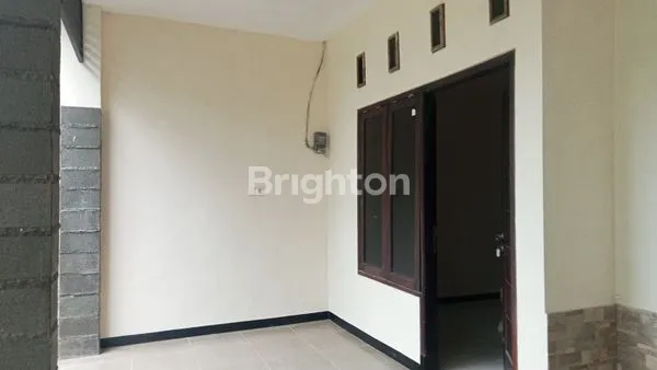 image RUMAH BARU RENOVASI SATU SETENGAH LANTAI LOKASI STRATEGIS (3)