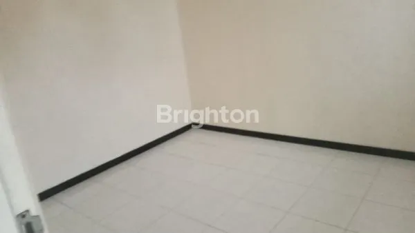 image RUMAH BARU RENOVASI SATU SETENGAH LANTAI LOKASI STRATEGIS (6)