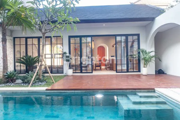 MODERN AND LUXURY VILLA LOCATED IN JIMBARAN