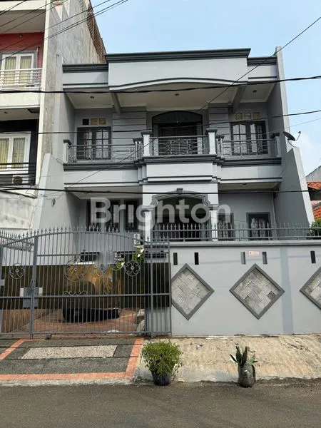 image RUMAH 2½ LANTAI ROW 2 MOBIL LEGA BEBAS BANJIR TANJUNG DUREN (2)