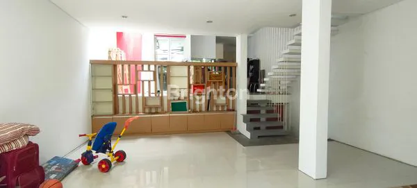 image RUMAH MINIMALIS MODERN DENGAN UDARA YANG SEJUK DI CIGADUNG BANDUNG UTARA (2)
