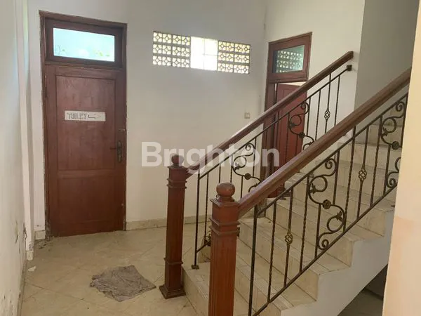 image SEWA RUKO 3 LANTAI DI JL ERLANGGA GIANYAR (4)