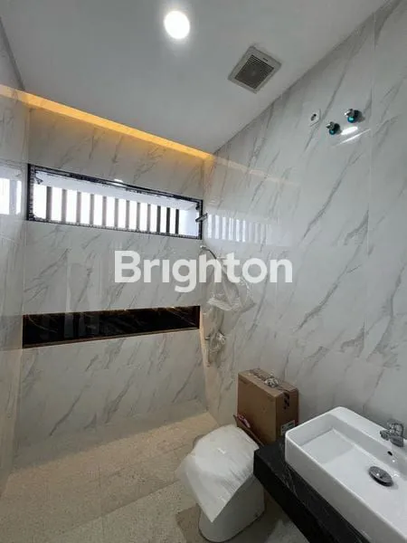 image RUMAH BARU GRESS 2 LANTAI MODERN STYLE MANYAR KARTIKA DEKAT MERR, GALAXY MALL, ARAYA DHARMAHUSADA, KLAMPIS WISMA MUKTI, UNAIR, UNTAG, UBAYA, TENGAH KOTA (7)