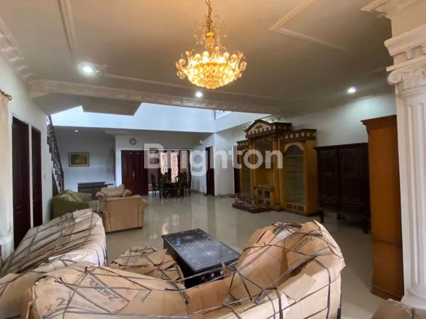 image RUMAH CANTIK  DAN TERAWAT  2 LANTAI  NEGO (2)