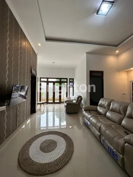image RUMAH INTERIOR ESTETIK MEWAH KONSEP VILLA (1)