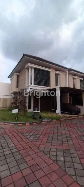 image RUMAH MEWAH TENGAH KOTA (1)