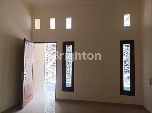 image RUMAH 2 LANTAI GRESS TAMBAKSARI, PUSAT KOTA SURABAYA (4)