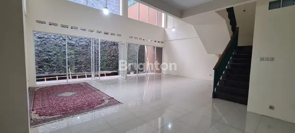 image RUMAH BARU MODERN DI KAWASAN ELITE SETRADUTA BANDUNG (3)