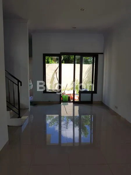 image RUMAH CANTIK 2 LANTAI DI DALAM PERUMAHAN CLUSTER, SANGAT STRATEGIS DEKAT KE GERBANG TOLL AREA JIMBARAN DAN LOKASI PARIWISATA LAINNYA (5)