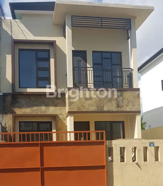 image RUMAH CANTIK 2 LANTAI DI DALAM PERUMAHAN CLUSTER, SANGAT STRATEGIS DEKAT KE GERBANG TOLL AREA JIMBARAN DAN LOKASI PARIWISATA LAINNYA (1)