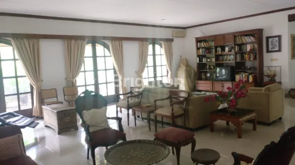 image TAMAN RADIO DALAM GANDARIA KEBAYORAN BARU JAKARTA SELATAN (4)