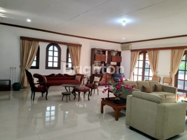 image TAMAN RADIO DALAM GANDARIA KEBAYORAN BARU JAKARTA SELATAN (7)