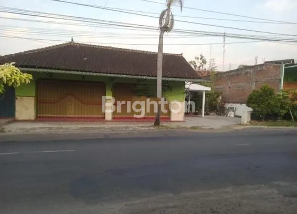 RUMAH DI JL RAYA BENDOSARI SKH