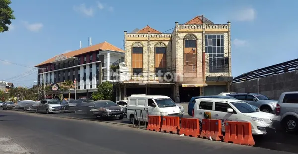 image RUKO 3 LANTAI DI TEUKU UMAR, DENPASAR – LOKASI STRATEGIS – PUSAT BISNIS – PARKIR LUAS (2)