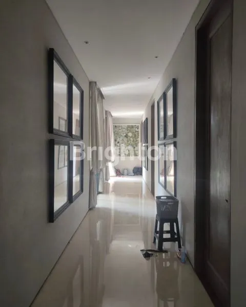 image RUMAH MEWAH LUAS HOOK TRAPESIUM 2 LT DAERAH DARMO FULL FURNISH (3)