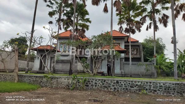 image VILLA MEWAH DAN LUAS DI PERING (2)