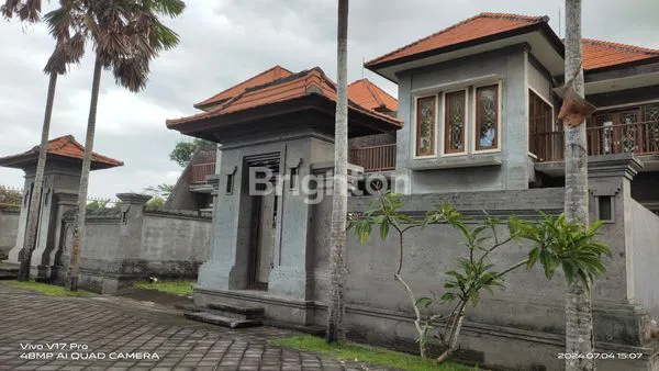 image VILLA MEWAH DAN LUAS DI PERING (3)