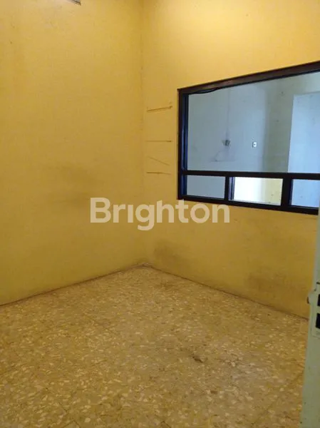 image RUMAH PINGGIR JALAN BESAR BELAKANG PASAR DI SERENGAN (3)