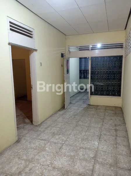 image RUMAH PINGGIR JALAN BESAR BELAKANG PASAR DI SERENGAN (6)