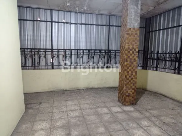 image RUMAH PINGGIR JALAN BESAR BELAKANG PASAR DI SERENGAN (7)