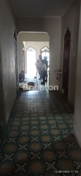 image RUMAH VINTAGE 1 LANTAI TENGAH KOTA DEKAT BALAPAN SOLO (3)