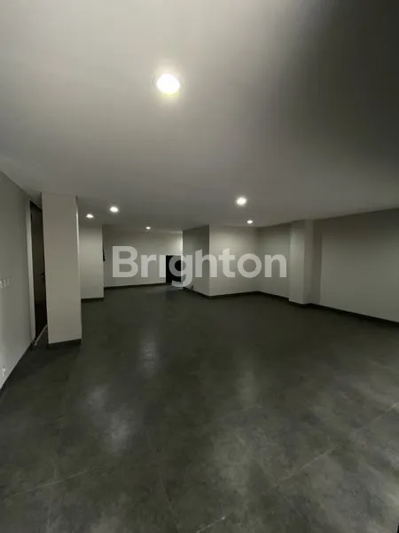 image RUMAH MEWAH CANTIK DENGAN KONSEP VILLA DAN BARU LENGKAP DENGAN KOLAM RENANG DI PASTEUR KOTA BANDUNG (3)