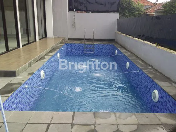 image RUMAH MEWAH CANTIK DENGAN KONSEP VILLA DAN BARU LENGKAP DENGAN KOLAM RENANG DI PASTEUR KOTA BANDUNG (8)