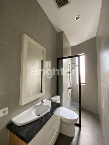 image RUMAH MEWAH CANTIK DENGAN KONSEP VILLA DAN BARU LENGKAP DENGAN KOLAM RENANG DI PASTEUR KOTA BANDUNG (6)