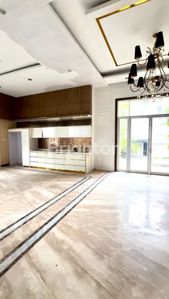 image RUMAH MEWAH 4 LANTAI (1)