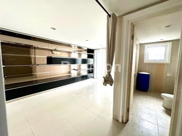 image RUMAH MEWAH 4 LANTAI (7)