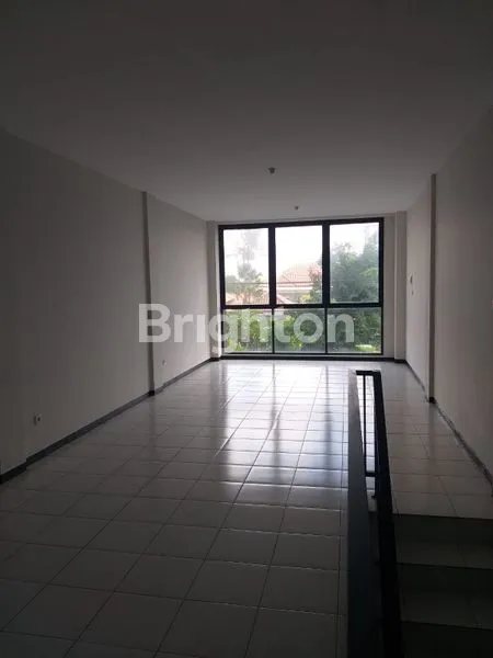 image RUKO SIAP PAKAI DI MANYAR JAYA COCOK BUAT TEMPAT USAHA STRATEGIS (2)