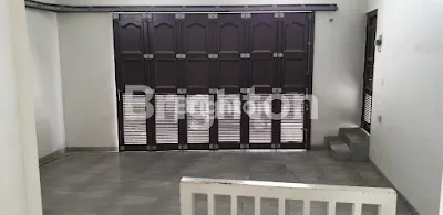 image RUMAH POJOK 2 LANTAI BANGUNAN BERKUALITAS DARMO INDAH TIMUR LUAS (7)