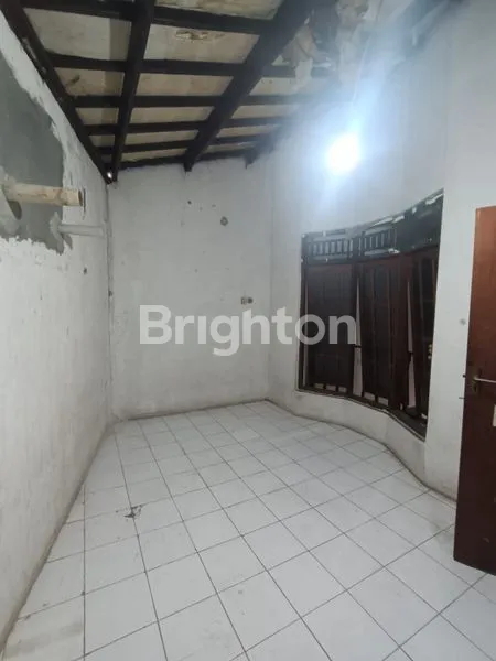 image DIJUAL CEPAT RUMAH SATU SETENGAH LANTAI CIRACAS JAKARTA TIMUR (2)
