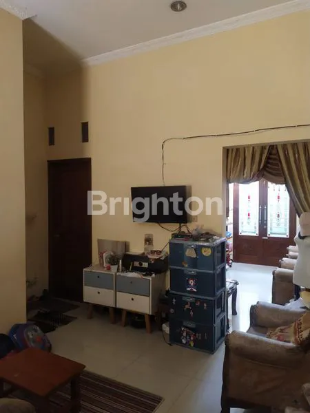 image RUMAH DI TENGAH KOTA SOLO DEKAT MONUMEN PERS (4)