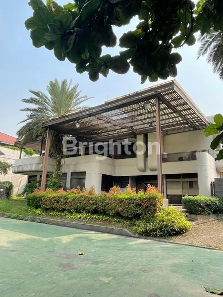 RUMAH MEWAH DENGAN POTENSI KOMERSIAL DI TEBET, JAKARTA SELATAN