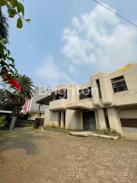 image RUMAH MEWAH DENGAN POTENSI KOMERSIAL DI TEBET, JAKARTA SELATAN (4)