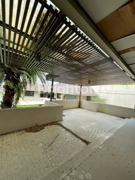 image RUMAH MEWAH DENGAN POTENSI KOMERSIAL DI TEBET, JAKARTA SELATAN (8)