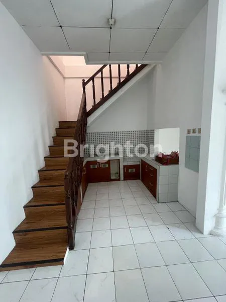 image DIJUAL RUMAH  CUANTIK 2 LANTAI PEKAYON (4)