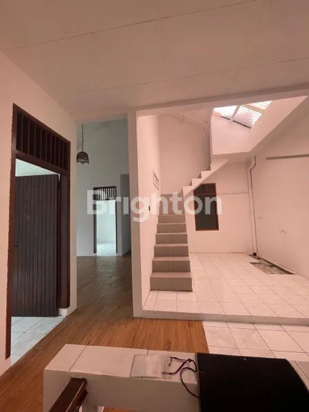 image DIJUAL RUMAH  CUANTIK 2 LANTAI PEKAYON (6)