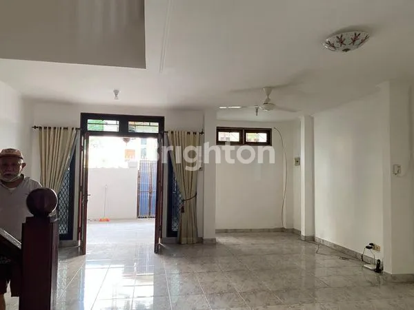 image RUMAH CANTIK ASRI 2 LANTAI JERUK MANIS (5)