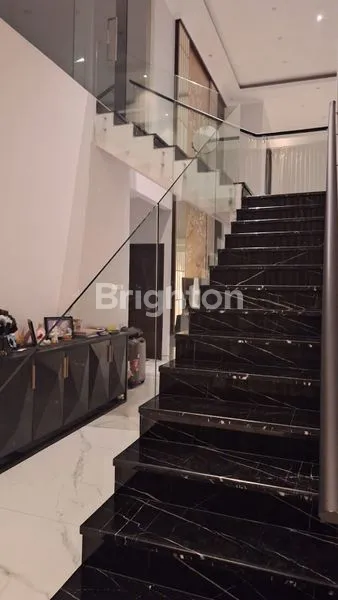 image RUMAH MEWAH BARU DIBANGUN 2 THN, SEMI FURNISHED. NIRWANA EKSEKUTIF- WONOREJO PERMAI SELATAN (4)