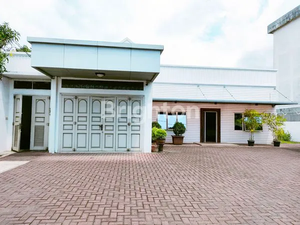 image BANGUNAN KANTOR & GUDANG - BANGUNAN BARU FULL FURNISHED - LOKASI SANGAT STRATEGIS - PINGGIR JALAN (1)