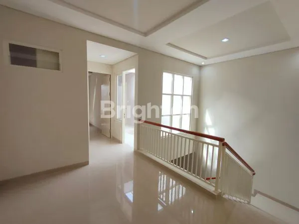 image RUMAH MINIMALIS GRESS DEKAT KE PETRA MANYAR (4)