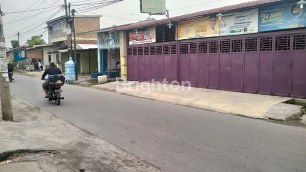 image RUMAH SEMI RUKO 3 PINTU 1,5 LANTAI + APOTEK DI LOKASI RAMAI (2)