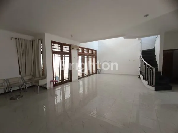 image RUMAH LUAS KOMPLEKS GREENVILLE JAKARTA BARAT (4)