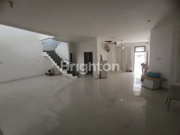 image RUMAH LUAS KOMPLEKS GREENVILLE JAKARTA BARAT (2)