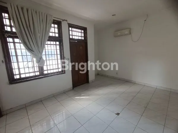 image RUMAH LUAS KOMPLEKS GREENVILLE JAKARTA BARAT (5)